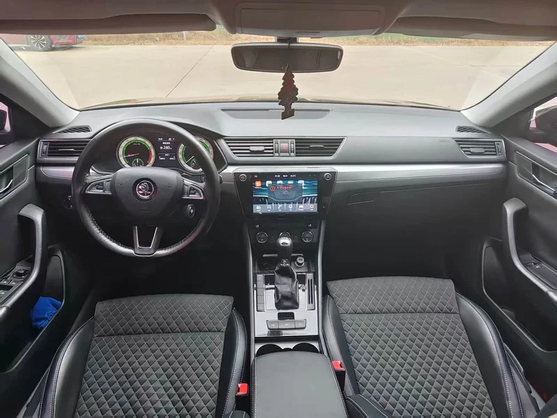Skoda Superb — фото 5