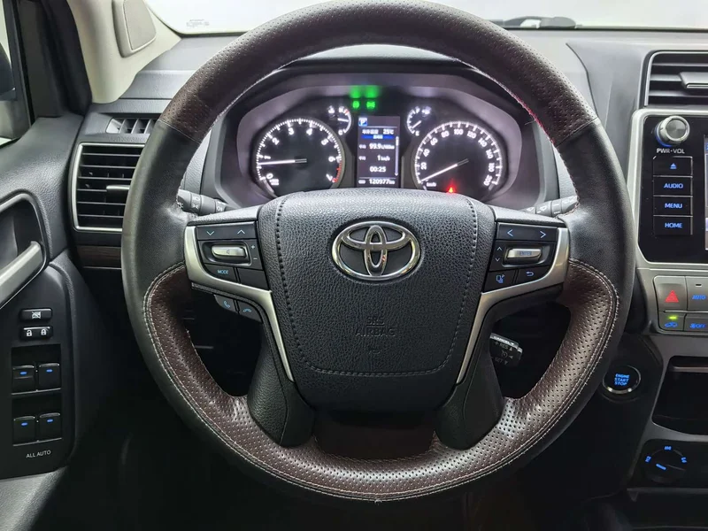 Toyota Prado — фото 12
