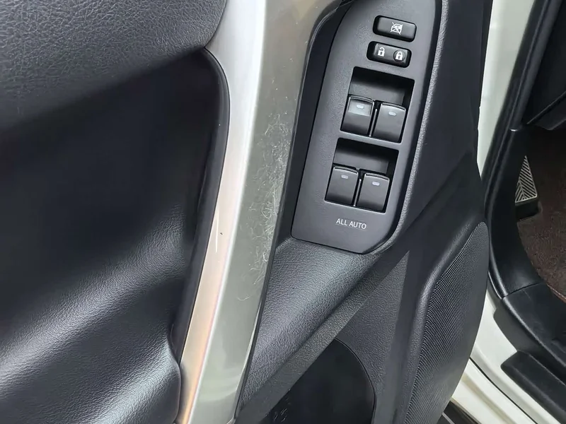 Toyota Prado — фото 4