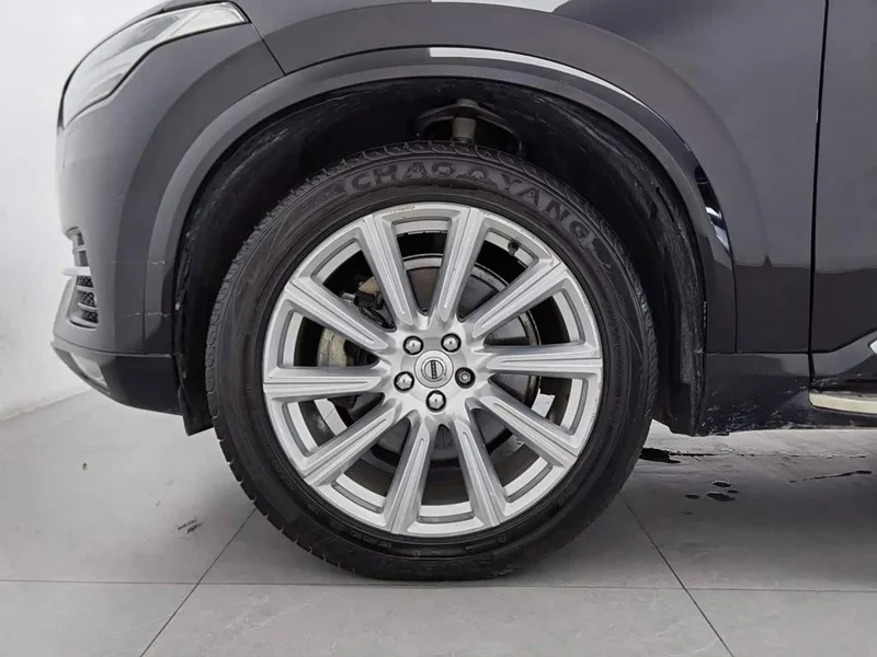 Volvo XC90 — фото 17