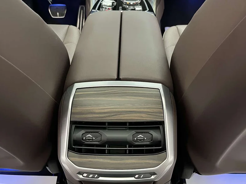 BMW 7-Series — фото 17