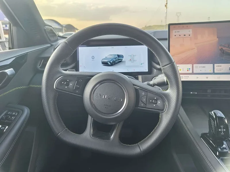 Lynk & Co 03 — фото 9