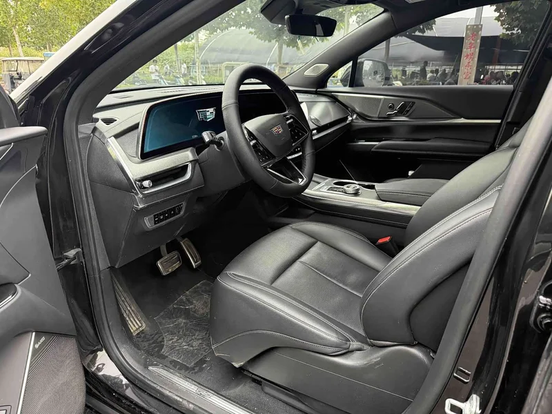 Cadillac XT5 — фото 8