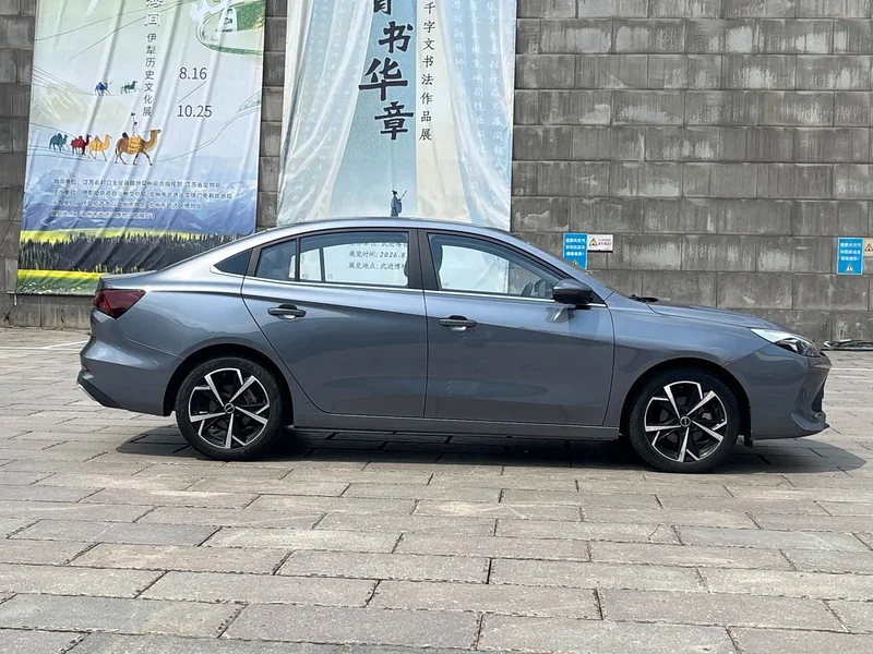 Roewe i5 — фото 6