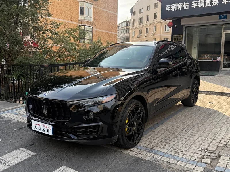 Maserati Levante — фото 1