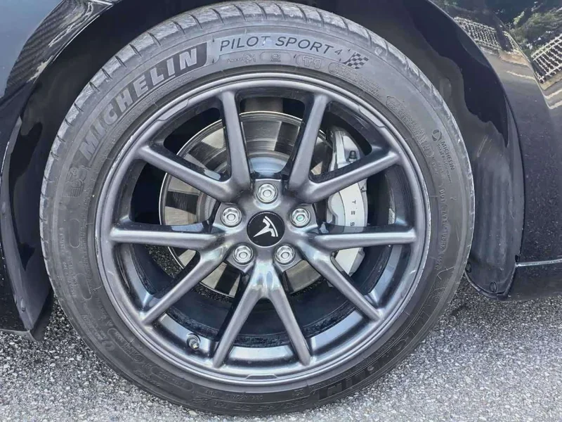 Tesla Model 3 — фото 16