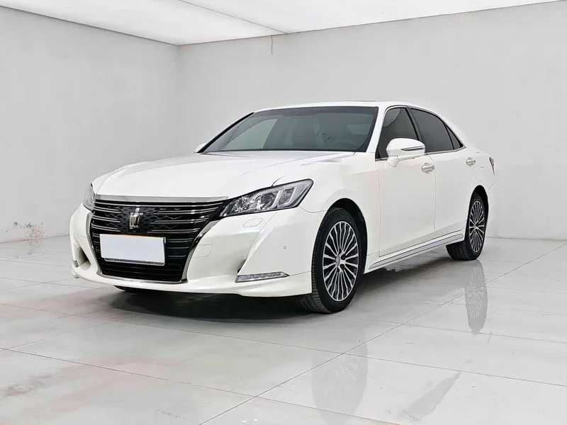 Toyota Crown — фото 1