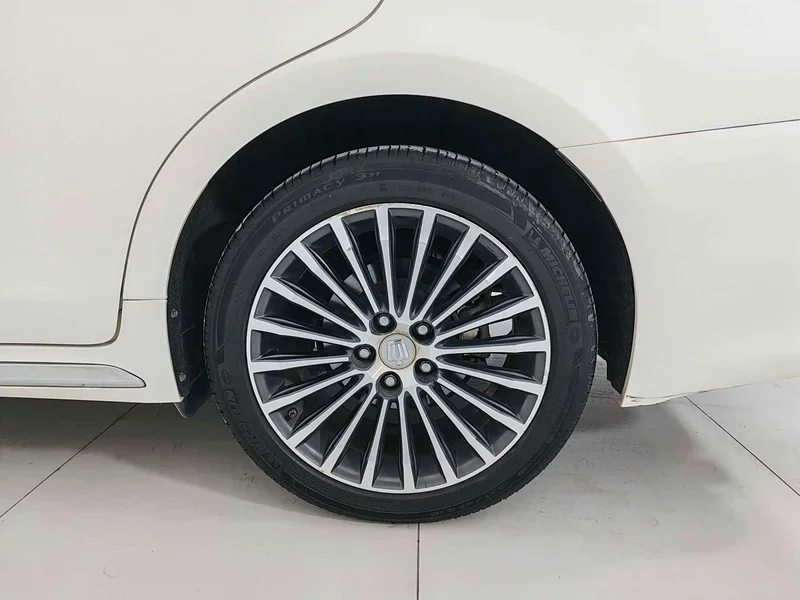 Toyota Crown — фото 17
