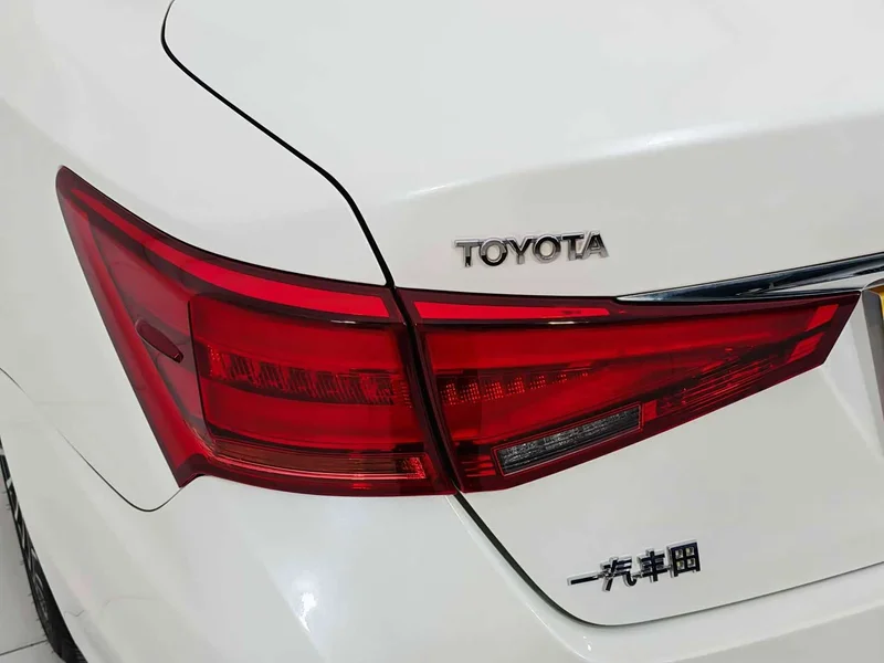 Toyota Crown — фото 22