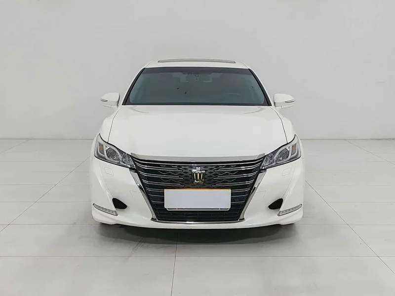 Toyota Crown — фото 3