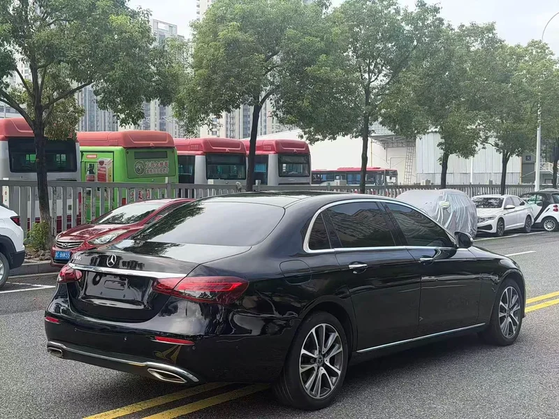 Mercedes-Benz E-Class — фото 15