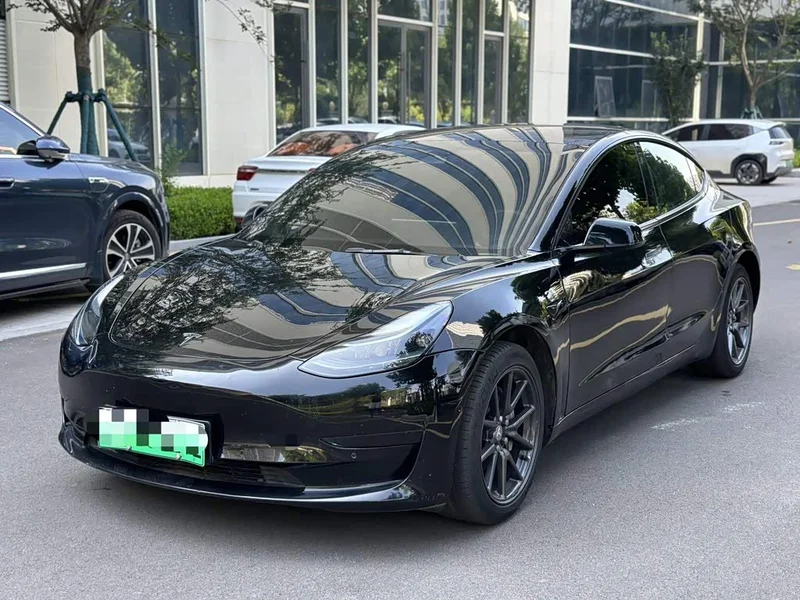 Tesla Model 3 — фото 1