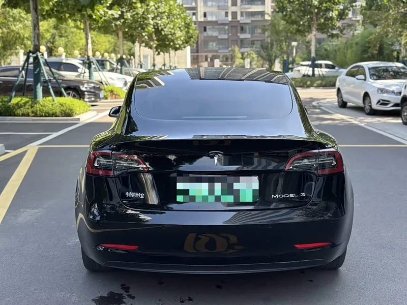 Tesla Model 3 — фото 5