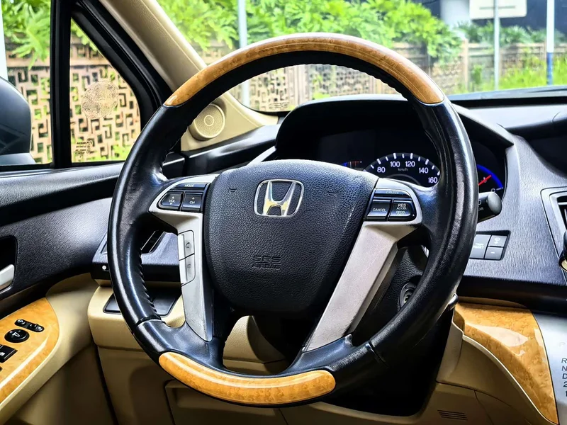 Honda Odyssey — фото 36