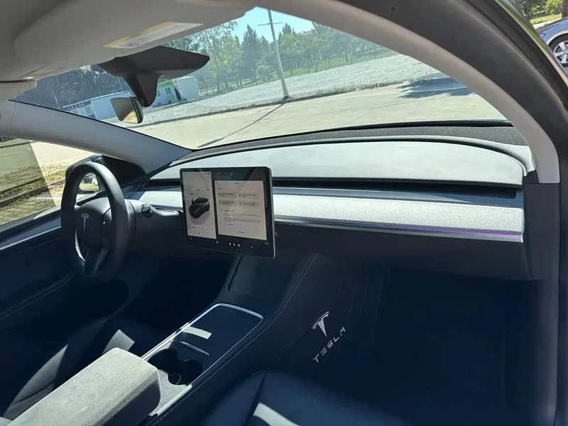 Tesla Model Y — фото 16
