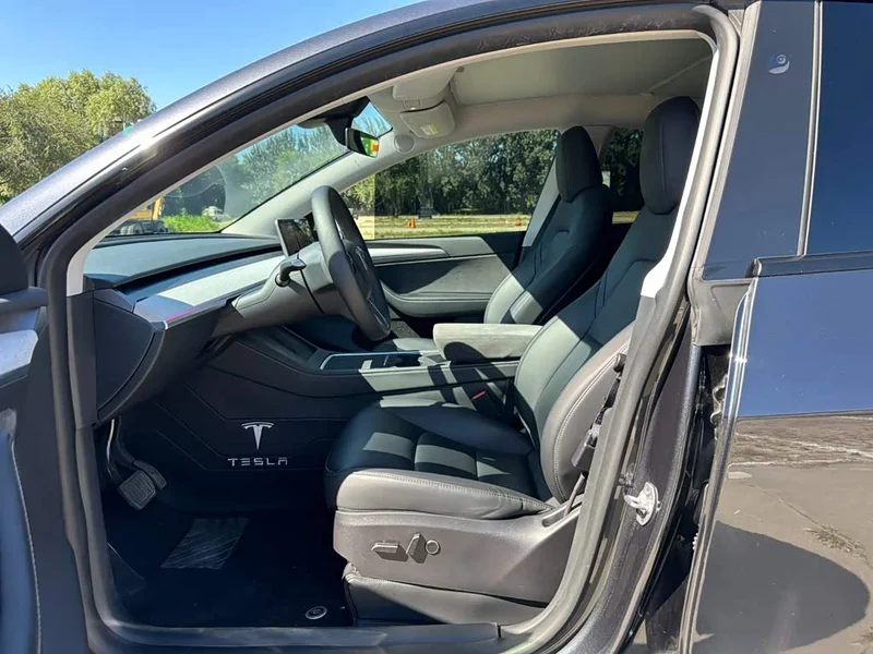 Tesla Model Y — фото 8