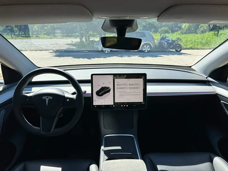 Tesla Model Y — фото 10