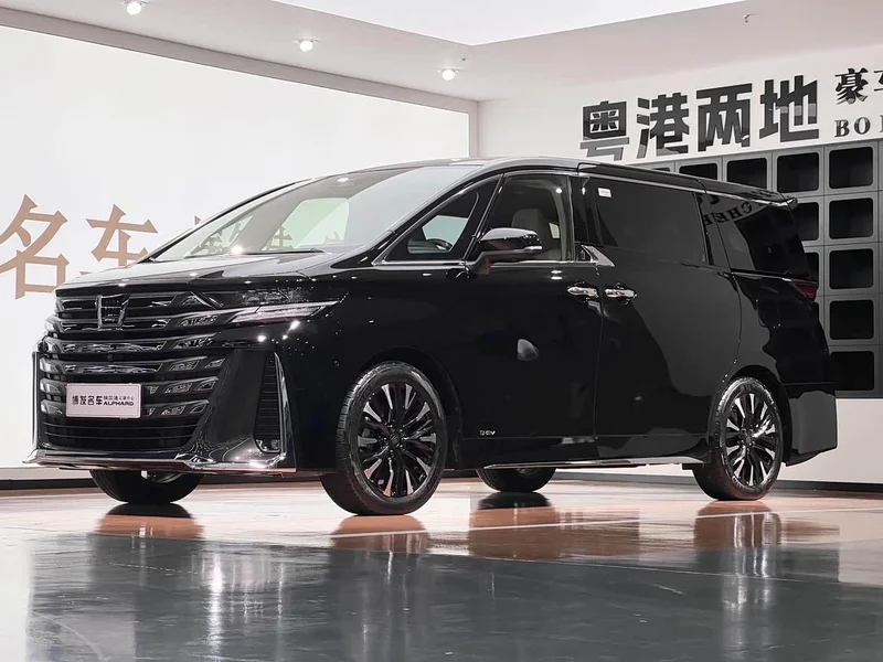 Toyota Vellfire — фото 1