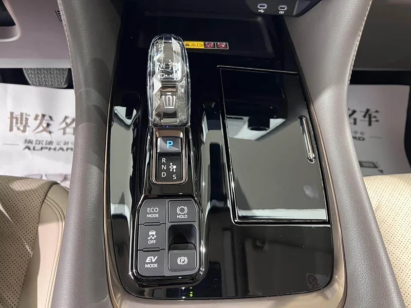 Toyota Vellfire — фото 23