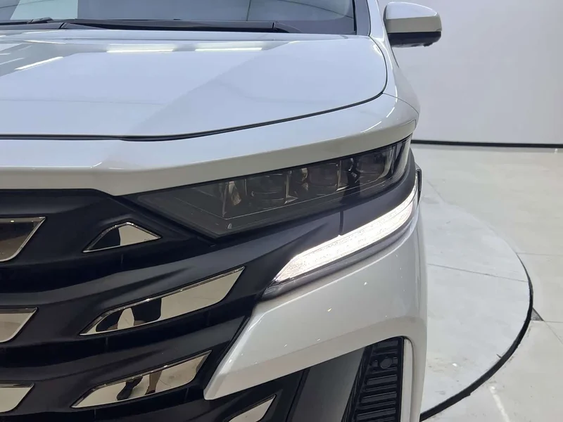 Toyota Vellfire — фото 6
