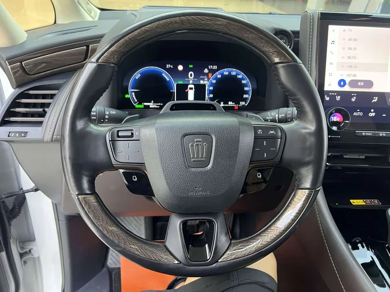 Toyota Vellfire — фото 10