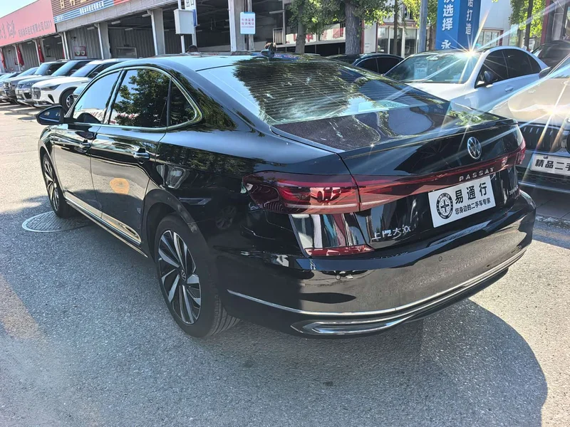 Volkswagen Passat — фото 16