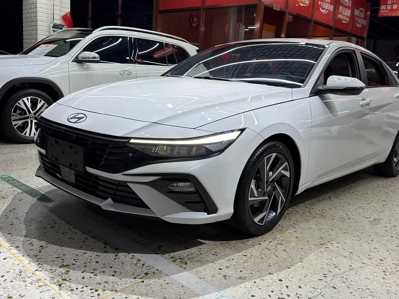 Hyundai Elantra — фото 1
