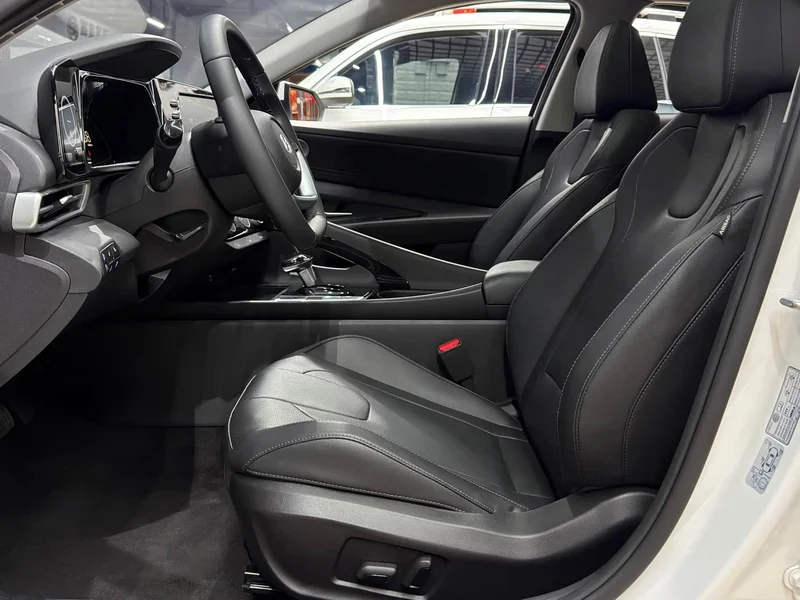 Hyundai Elantra — фото 11