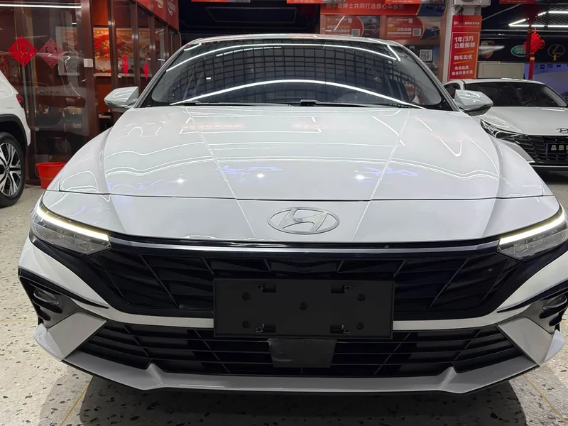 Hyundai Elantra — фото 2