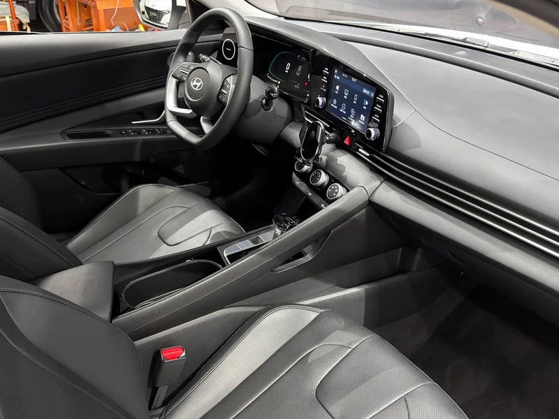 Hyundai Elantra — фото 23