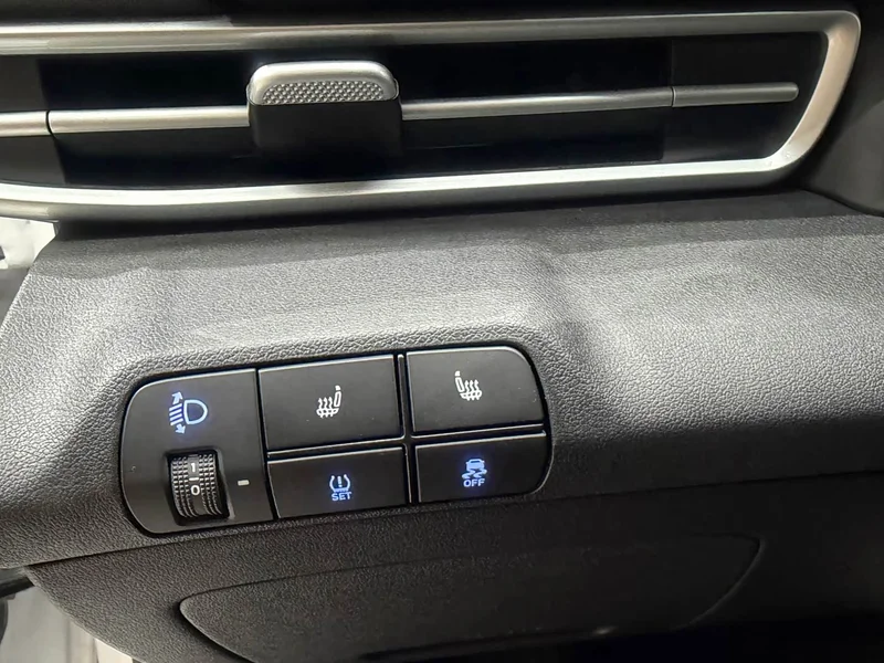 Hyundai Elantra — фото 10