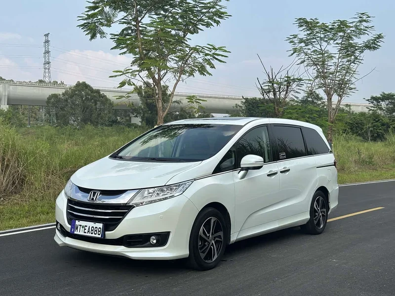 Honda Odyssey — фото 1
