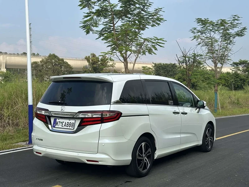 Honda Odyssey — фото 10