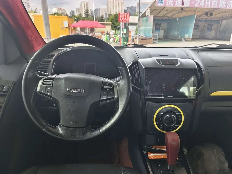 Isuzu D-MAX — фото 11