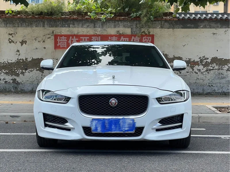 Jaguar XE — фото 2