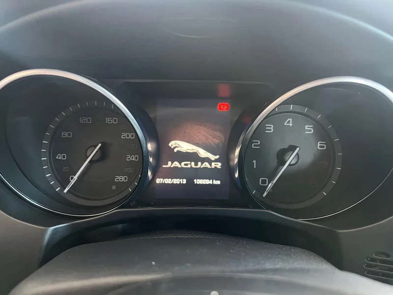 Jaguar XE — фото 4