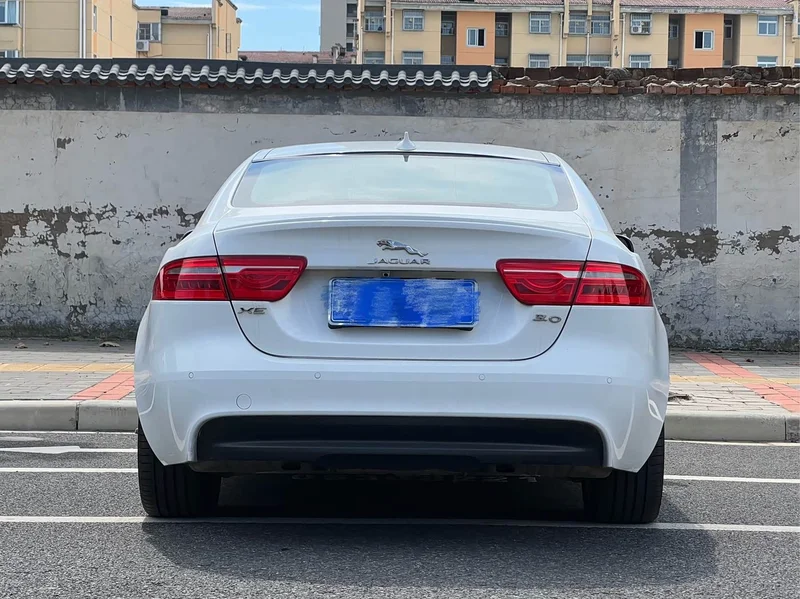 Jaguar XE — фото 10