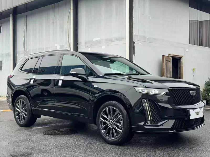 Cadillac XT6 — фото 1