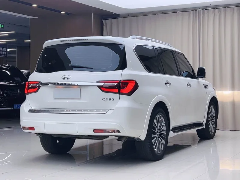 Infiniti QX80 — фото 17
