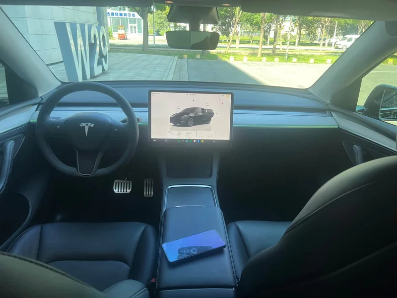 Tesla Model Y — фото 10