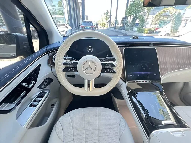 Mercedes-Benz EQE SUV — фото 12