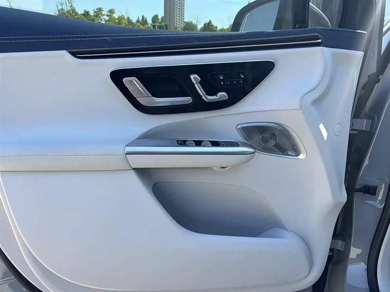 Mercedes-Benz EQE SUV — фото 13