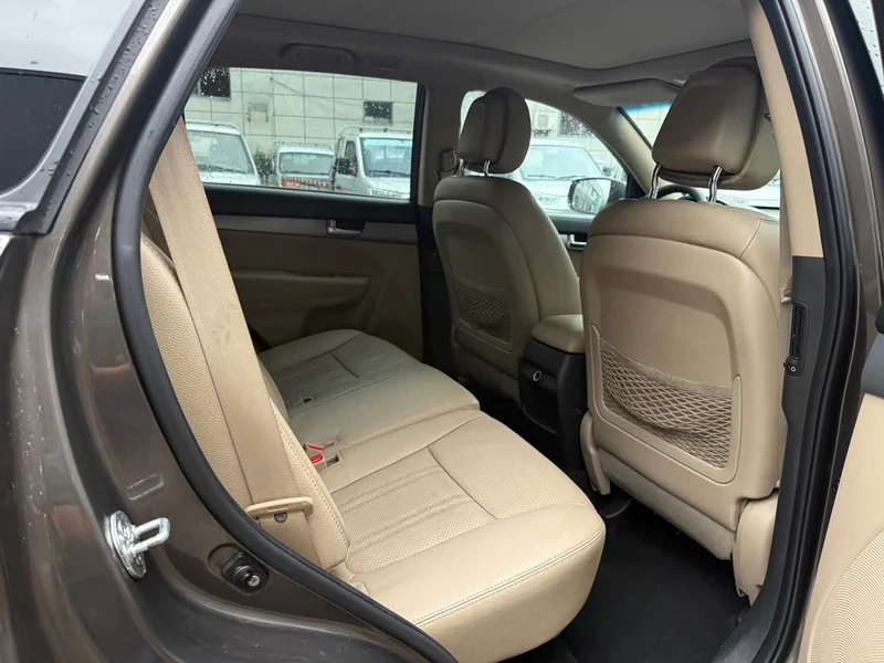 Kia Sorento — фото 11