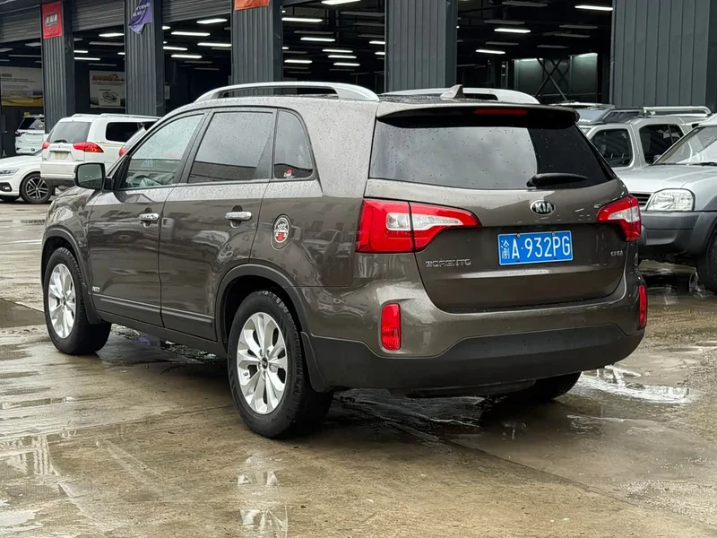 Kia Sorento — фото 12