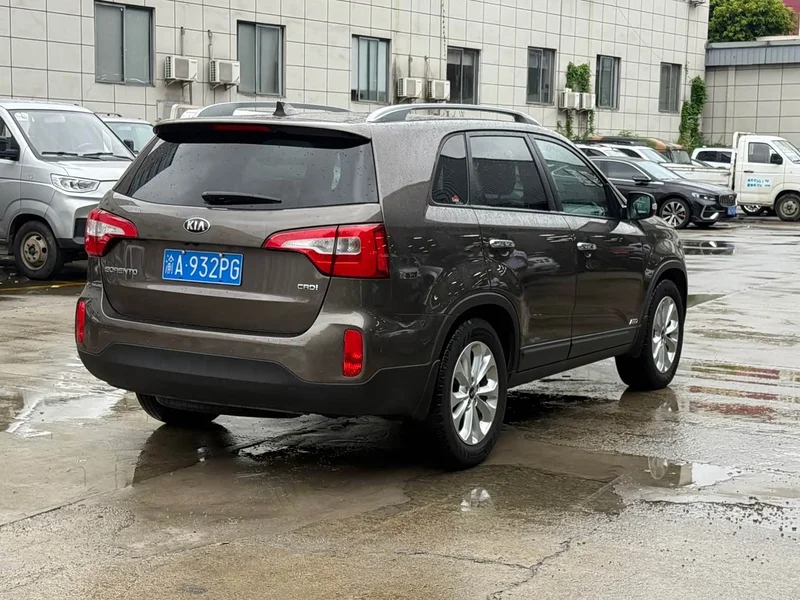 Kia Sorento — фото 13