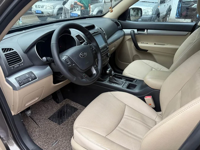 Kia Sorento — фото 4