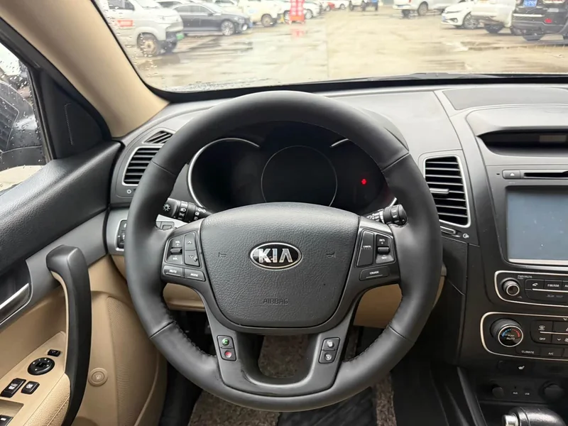 Kia Sorento — фото 6