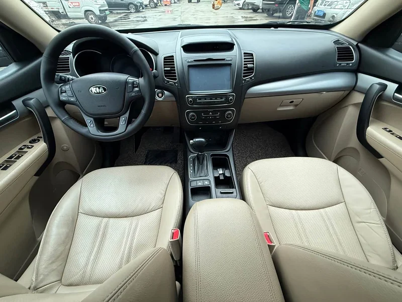 Kia Sorento — фото 9