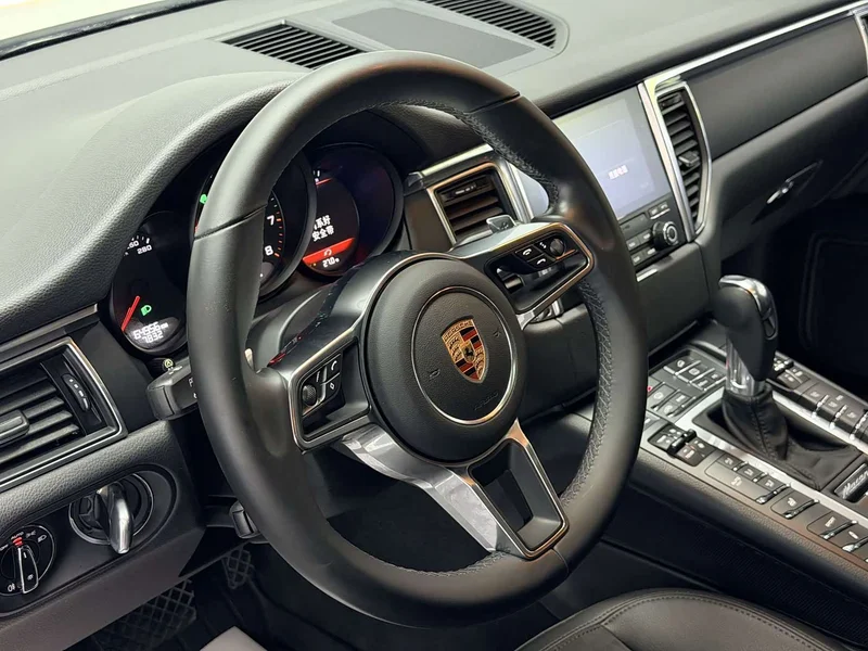 Porsche Macan — фото 31