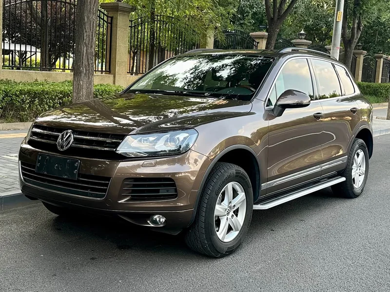 Volkswagen Touareg — фото 1